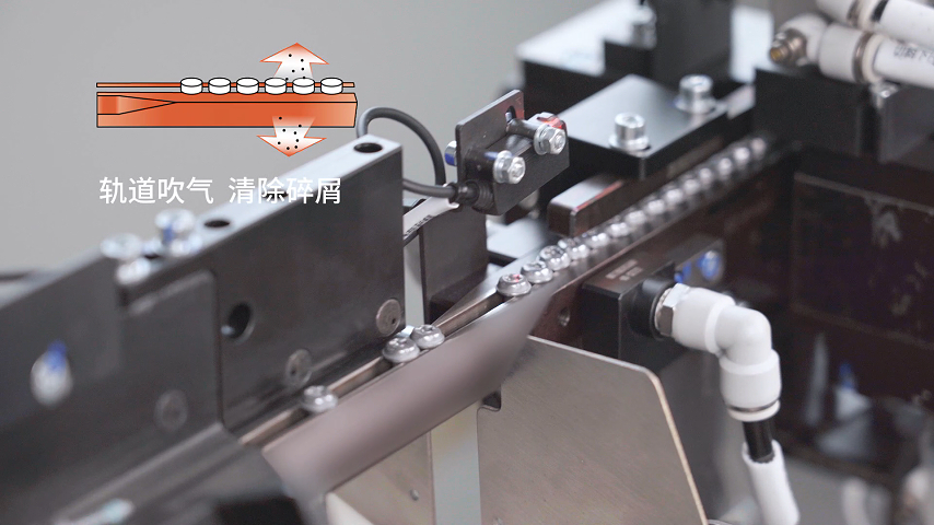 送钉机轨道清洁.jpg